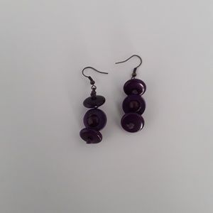 Purple tagua earrings. (code: ACPR-E-005)